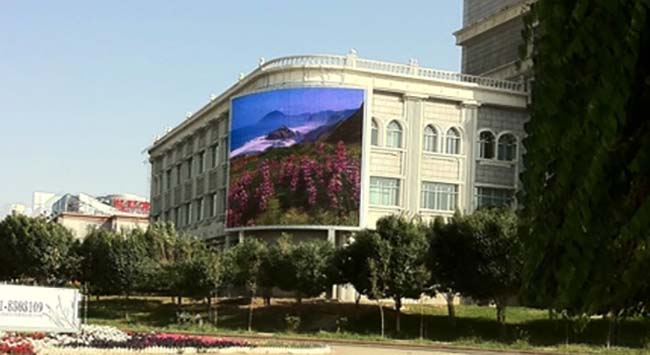 新疆机场LED广告屏